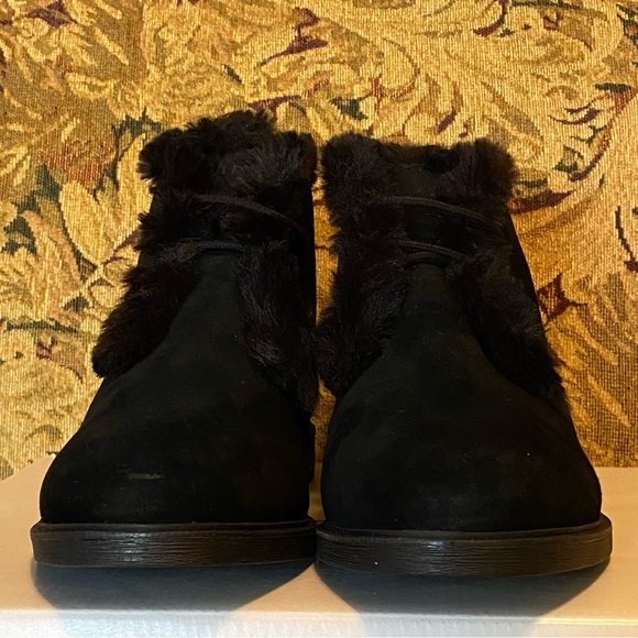 NIB HUSH PUPPIES Bailey Chukka Booties  Plush Faux Fur Lining 7.5 Medium width - Picture 2 of 8
